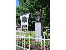 ����� ����