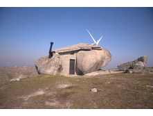 ���-������