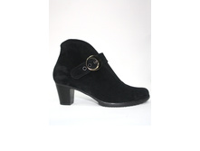 ������ 857 �����, 3300 ���