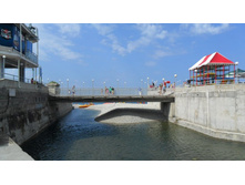 ����� ����