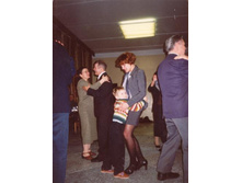 ����� ����