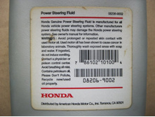 9. �������� � �������������� ���� (���) Power Steering Fluid, ������������ American Honda Motor Co. ����� 0,354 �����.  200�.