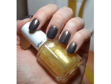 Essie As Gold As It Gets 2.jpg