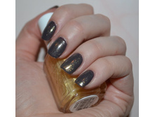 Essie As Gold As It Gets 1.jpg