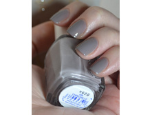 Essie 696 Chinchilly 1.jpg