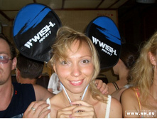 ����� ����