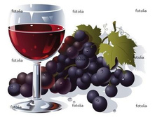 Verre de vin rouge et grappe de raisin noir