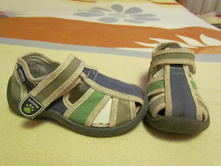 �. 24 300 ���.