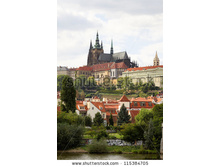 stock-photo-the-royal-castle-in-prague-115384705.jpg