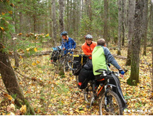 ������))