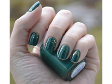 Essie Going Incognito + Essence Make it golden 2.JPG