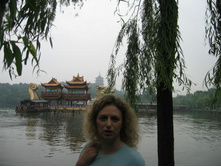 ����� ����